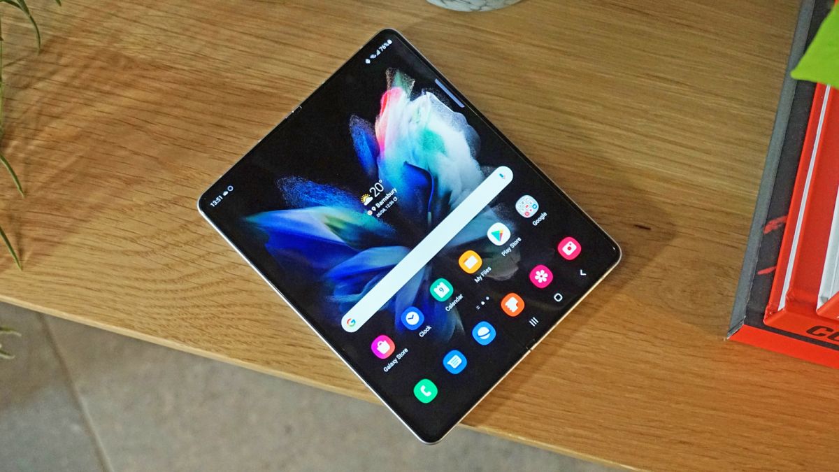 Samsung Galaxy Z Fold 3 users are reporting a (very) worrying display issue