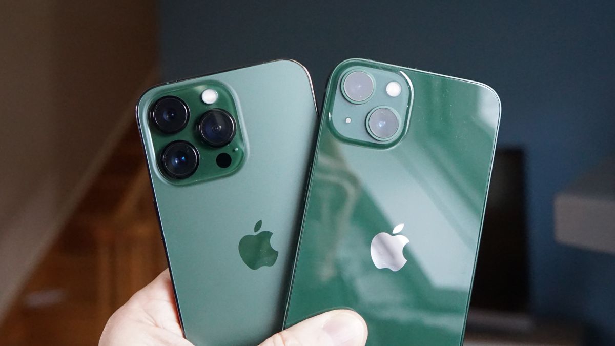 The new Apple iPhone 14 will come early this year according to the best leaker