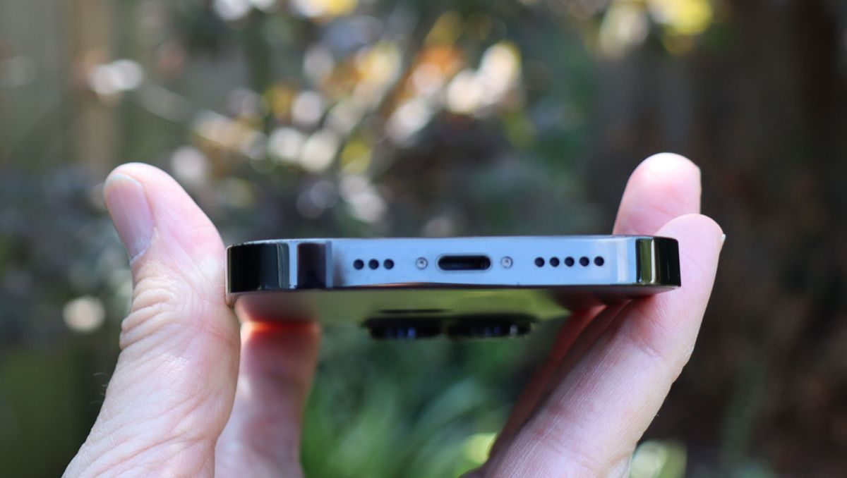 iPhone 15 Pro could get USB-C and offer vastly higher data transfer speeds