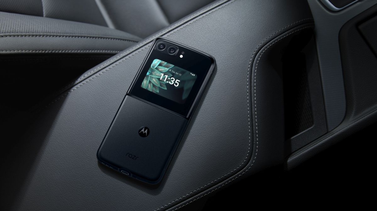 Motorola’s Samsung Galaxy Z Flip 4 rival has finally gone global