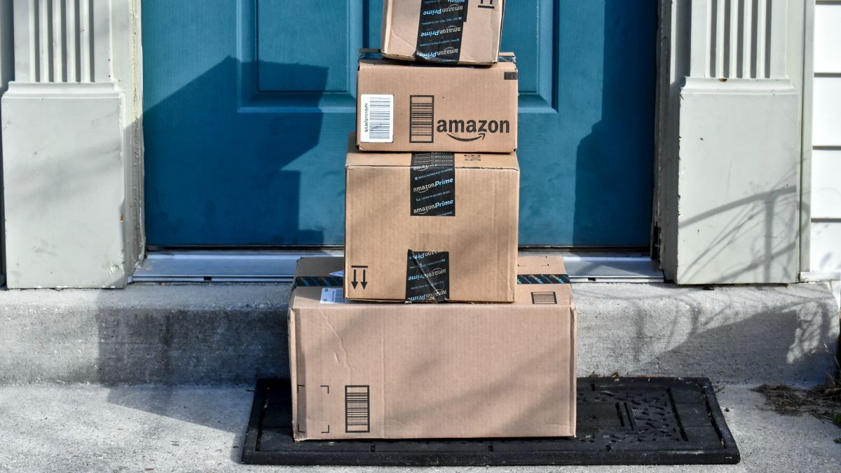 Amazon turns crime fighter to foil Chinese counterfeiters