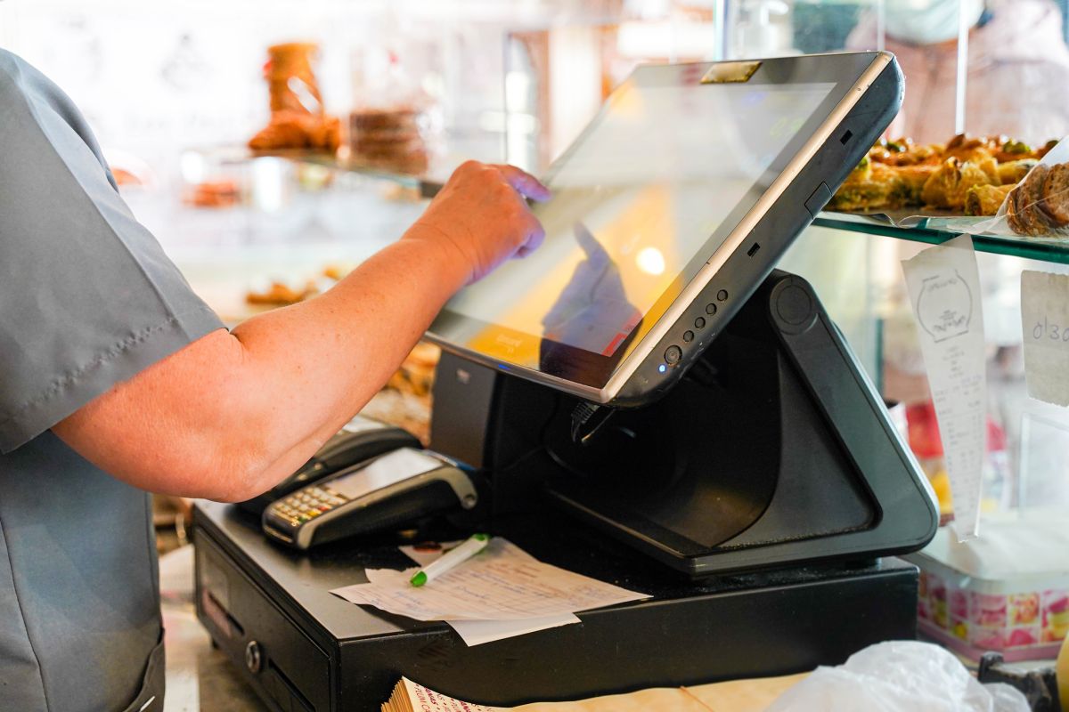 POS hardware: how to find the best retail equipment for your business