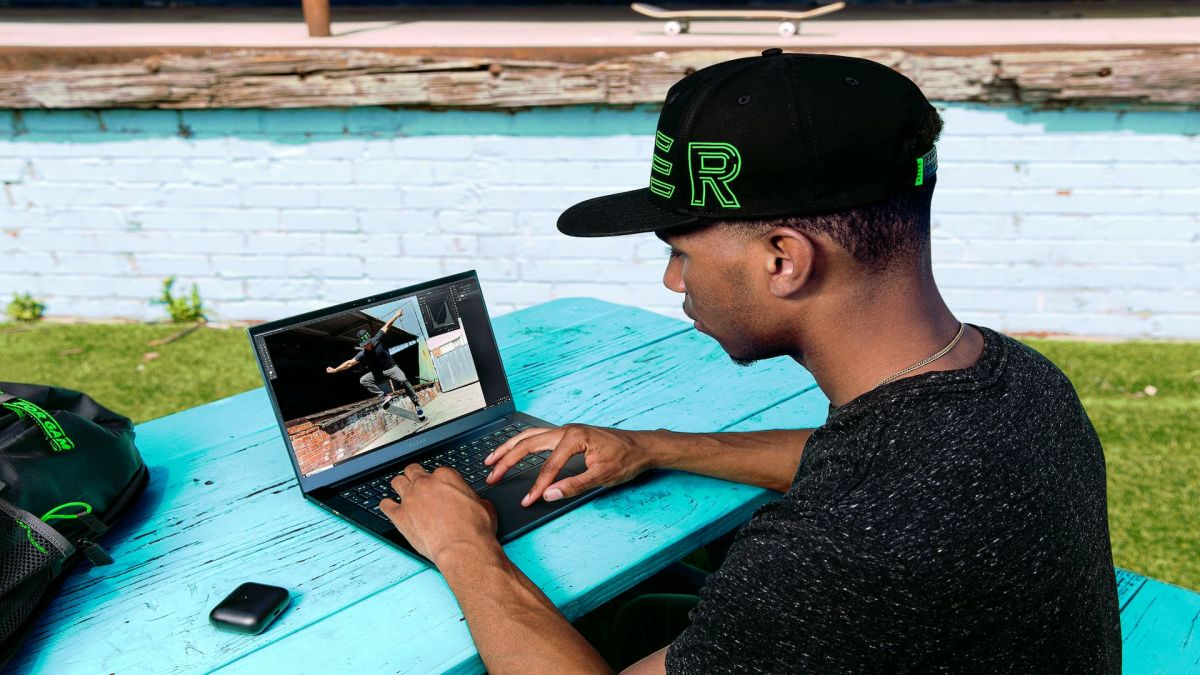 Ryzen 7040HS-powered Razer Blade 14 appears built to take on Apple and Intel